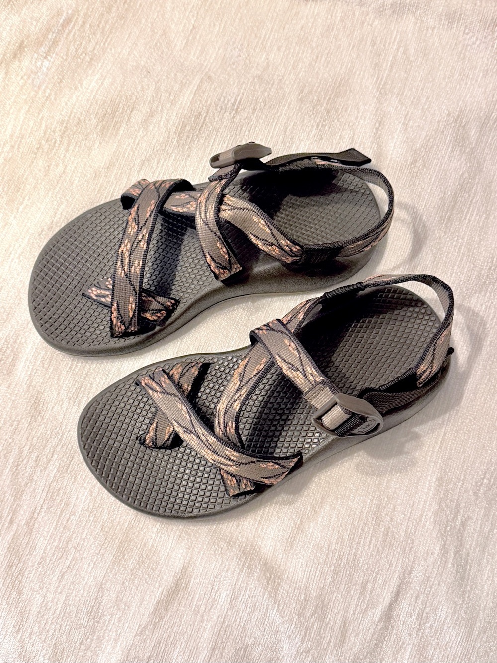 Chaco Z2 Yampa Sandals Blossom Print Women’s Size 6 brown orange floral straps